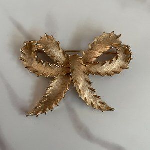 Vintage 1960s Crown Trifari Textured Gold Bow Brooch With Stitch Detail